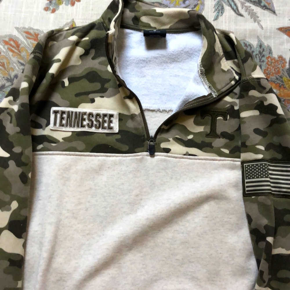 Men’s Colosseum 1/4 Zip University of Tennessee Medium Camo USA